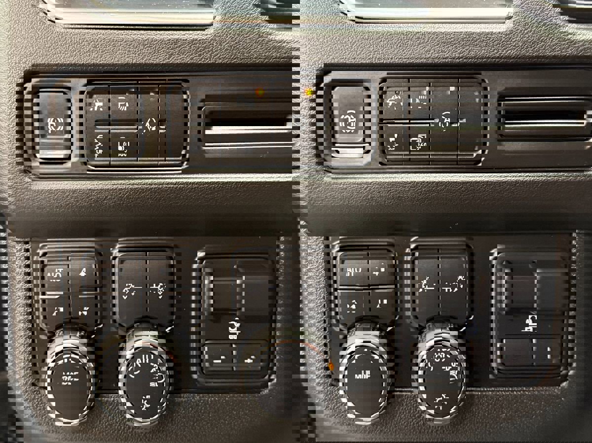 Used 2024 Chevrolet Suburban RST w/ Luxury Package image 25