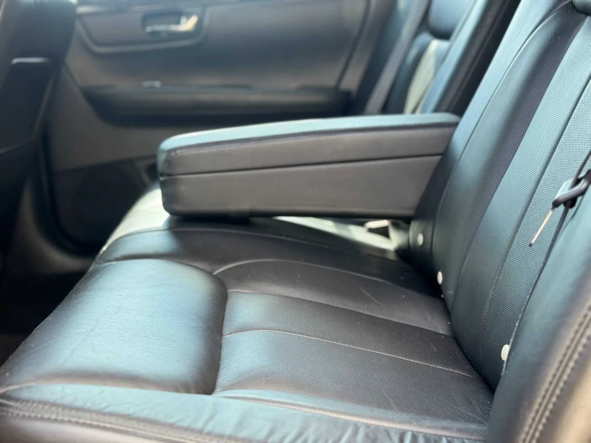 Used 2010 Cadillac DTS FWD image 29