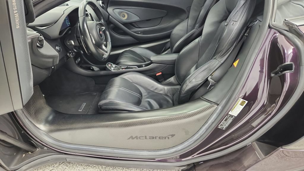 Used 2017 McLaren 570S RWD image 32