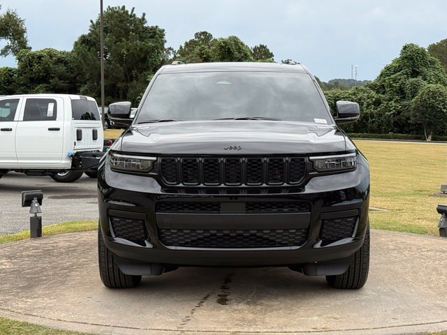 Used 2025 Jeep Grand Cherokee L Altitude RWD image 2