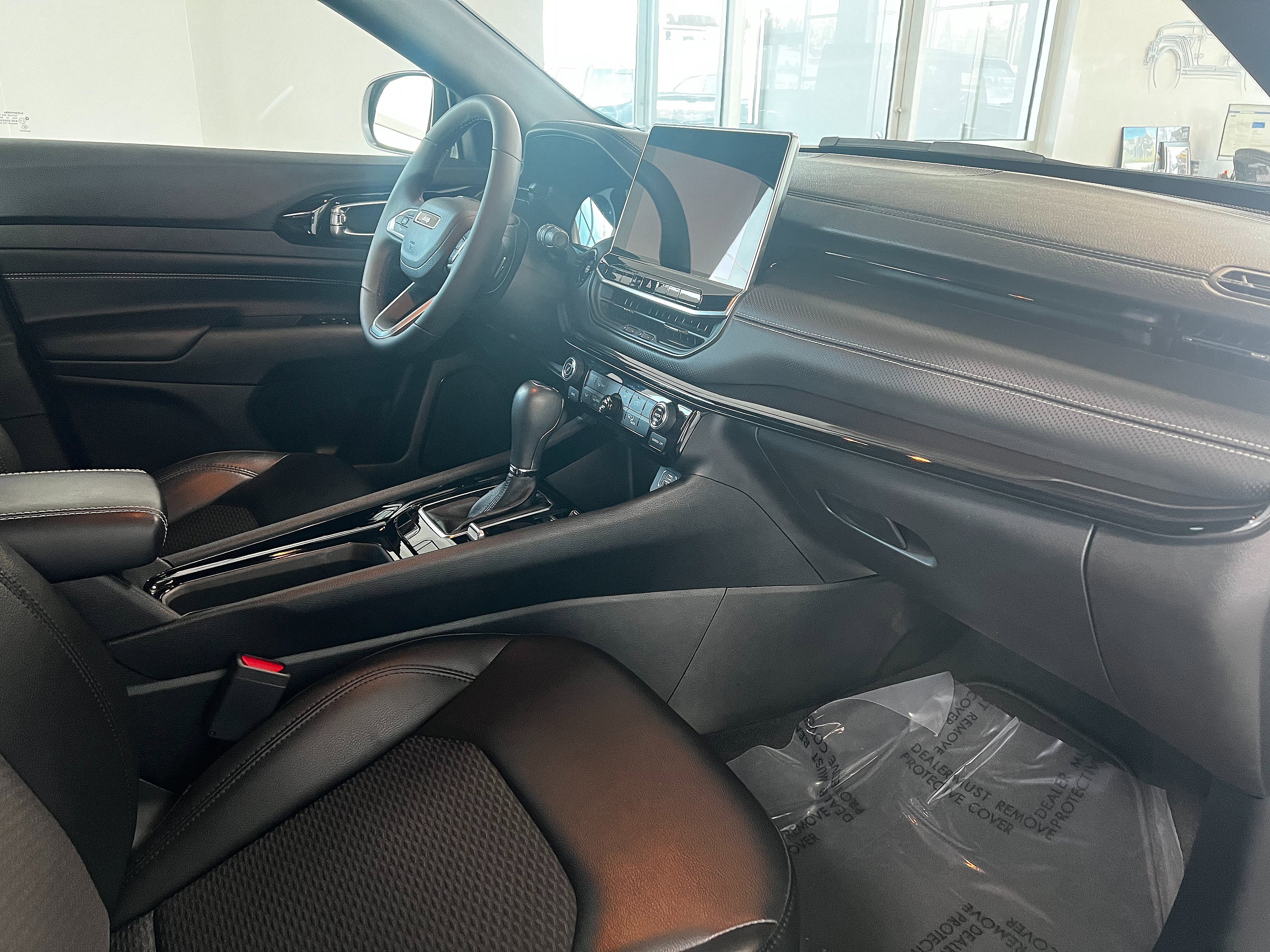 Used 2022 Jeep Compass Latitude image 30