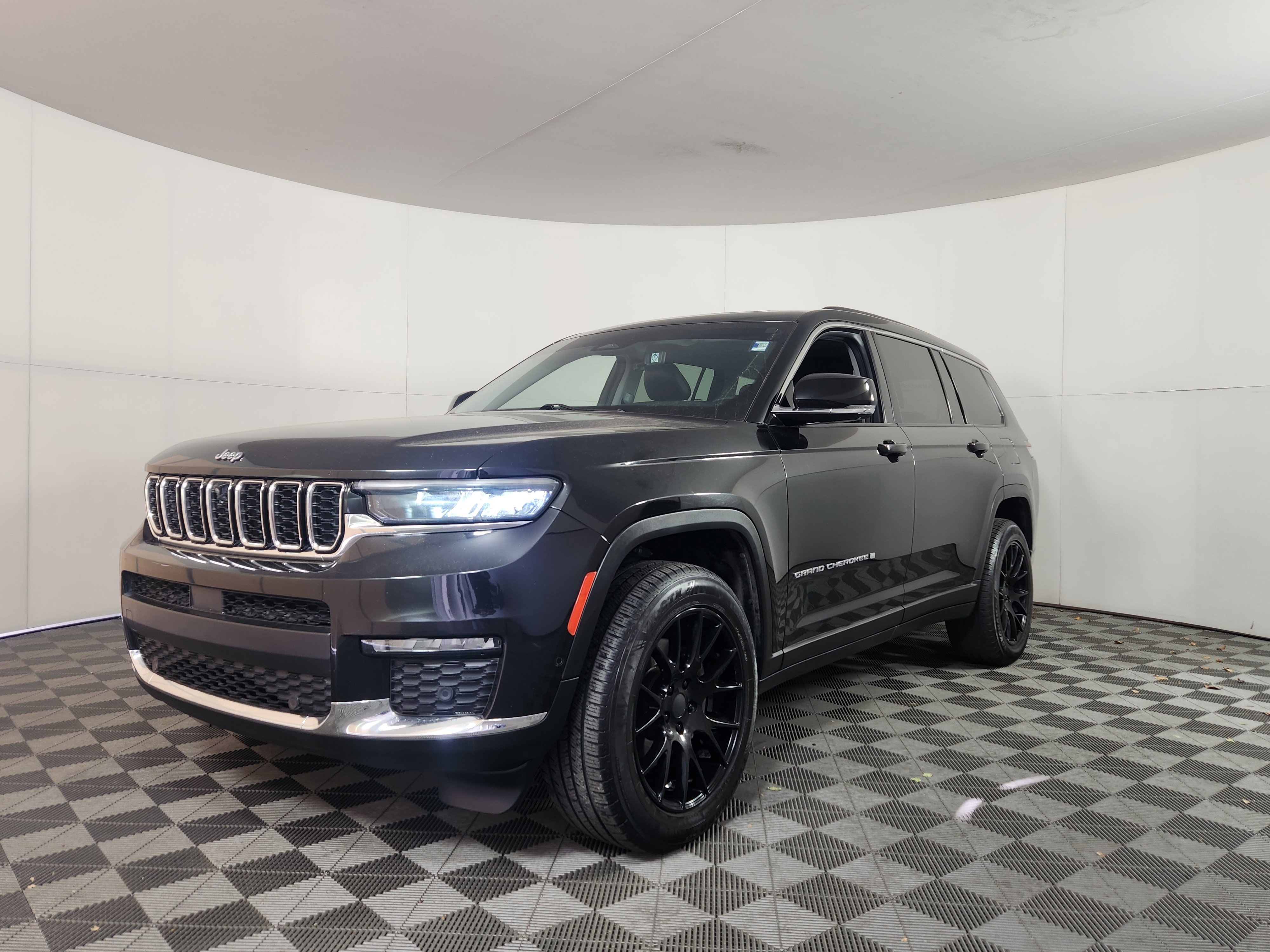 Used 2021 Jeep Grand Cherokee L Limited w/ Luxury Tech Group II image 3