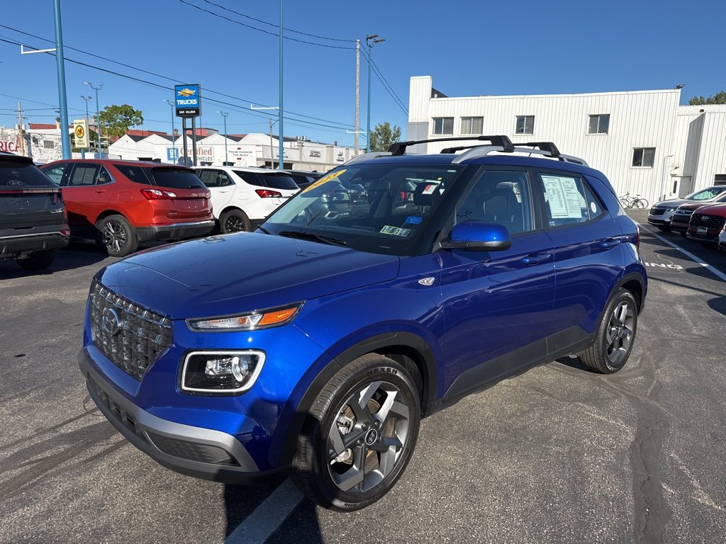 Used 2023 Hyundai Venue Limited image 3