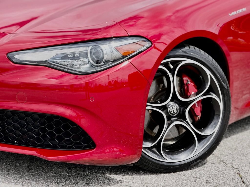 Used 2023 Alfa Romeo Giulia Veloce RWD image 4