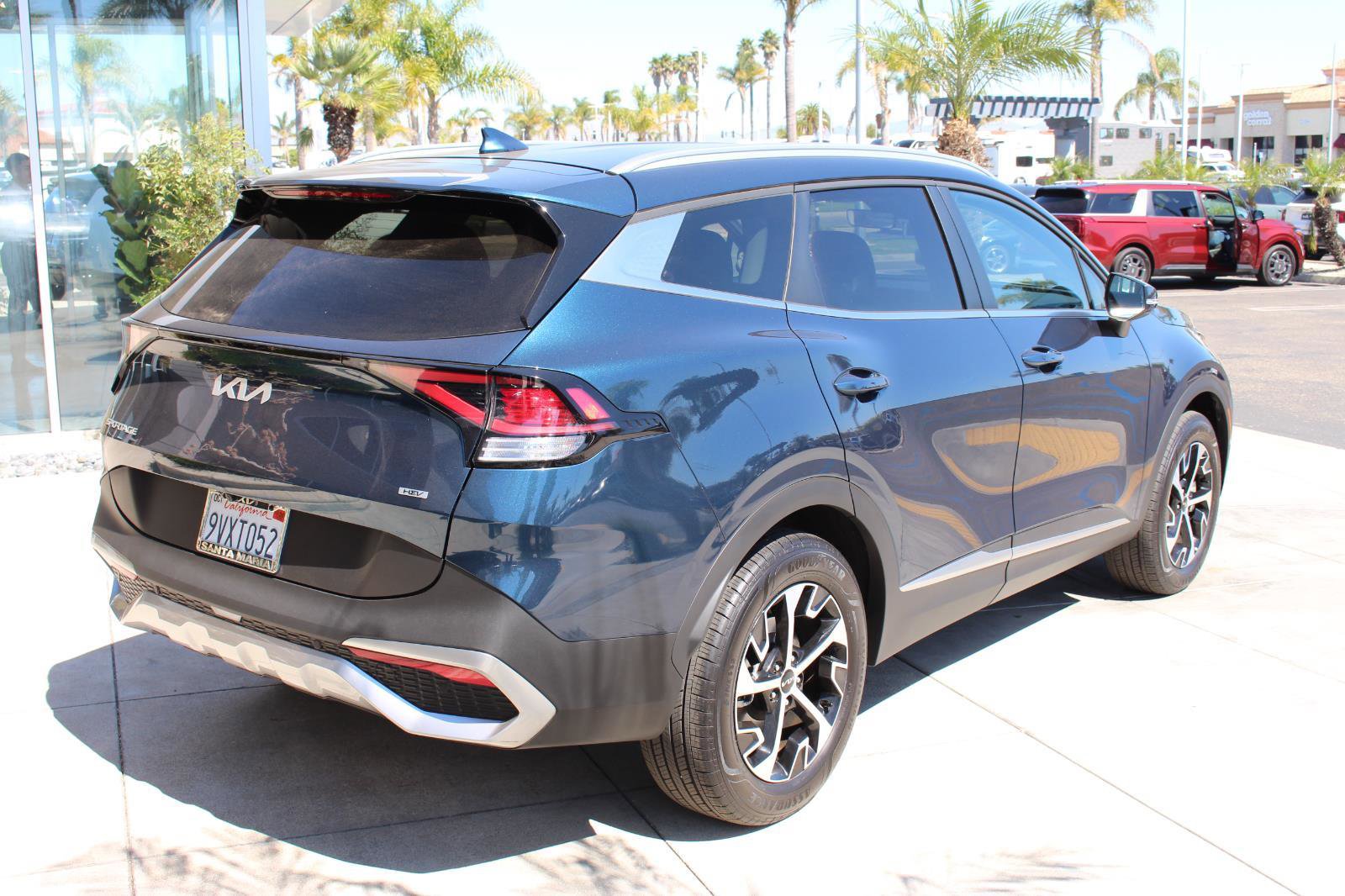 Used 2025 Kia Sportage EX image 9