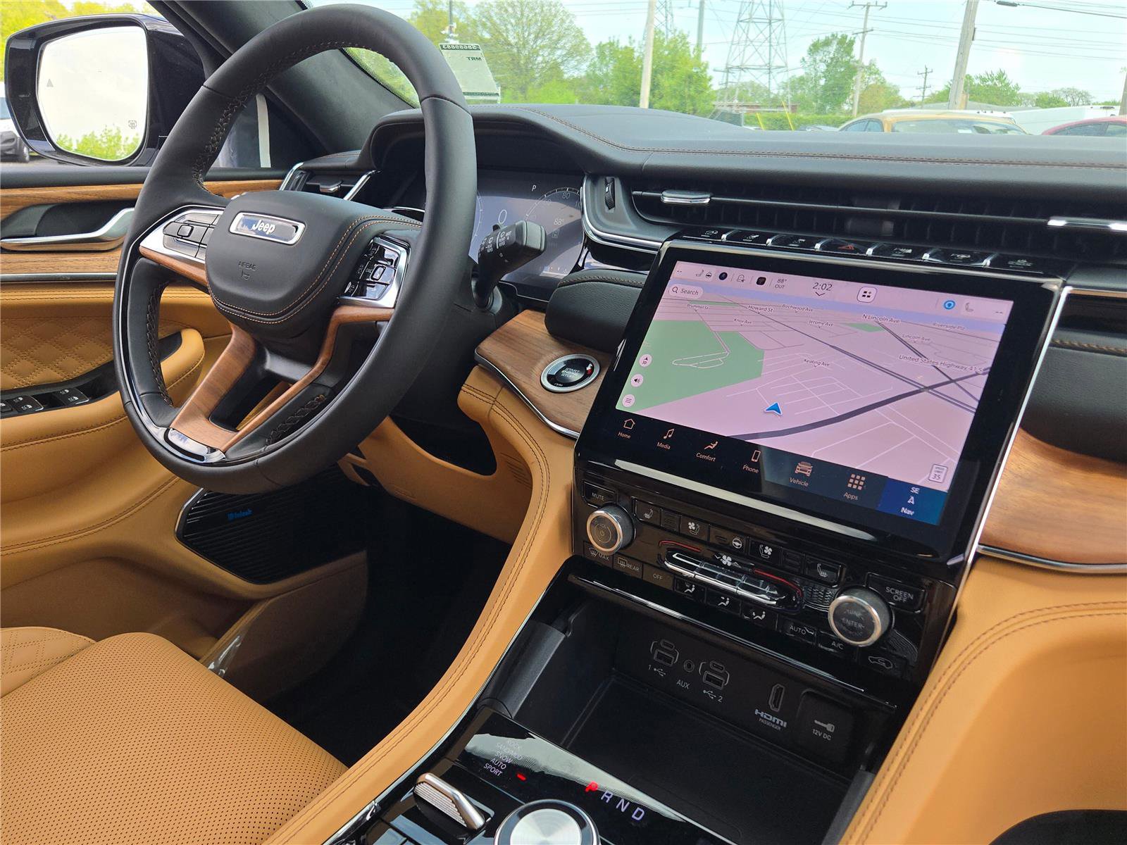 New 2025 Jeep Grand Cherokee Summit image 9