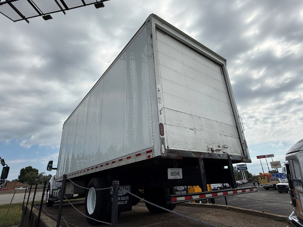 Used 2022 Ford F750 2WD Regular Cab Super Duty image 4