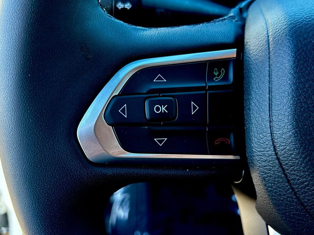 Used 2025 Jeep Compass Latitude w/ Convenience Group image 18