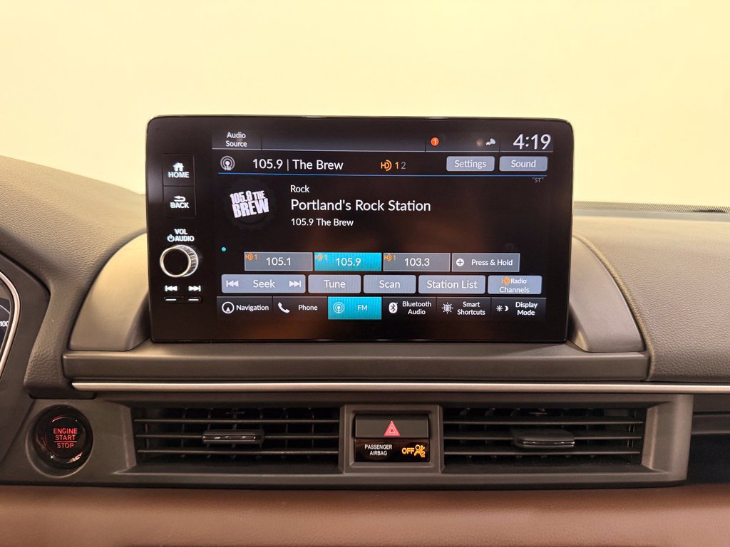 Used 2025 Honda Pilot Elite image 23
