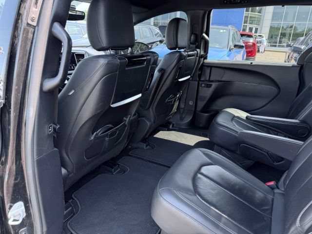 Used 2020 Chrysler Pacifica Touring-L w/ Advanced Safetytec Group AWD/4WD image 24