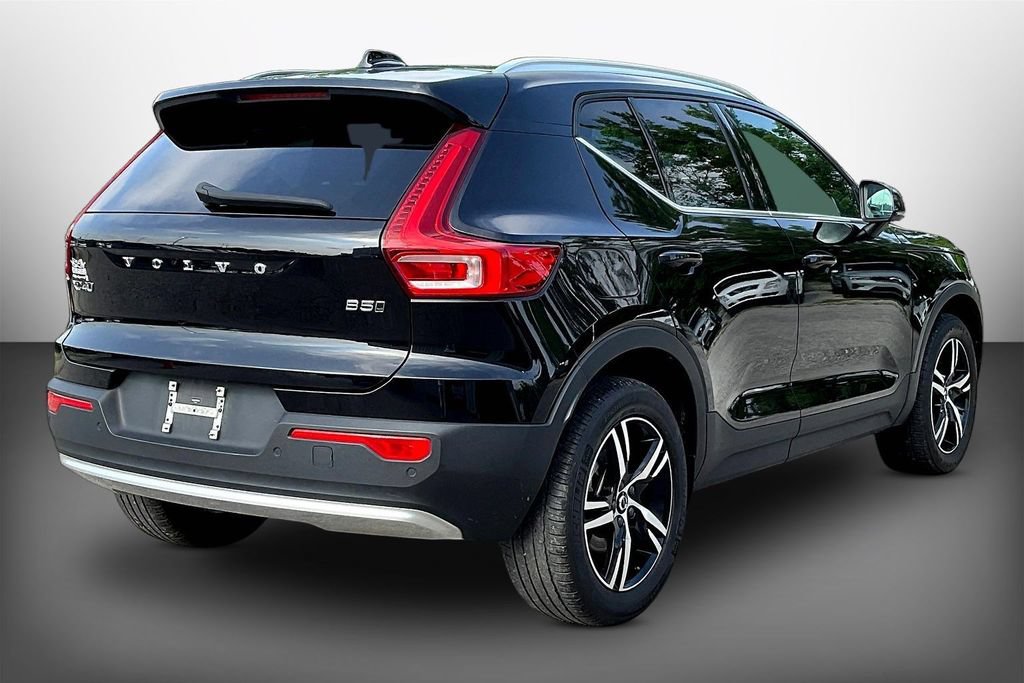 Used 2024 Volvo XC40 B5 Core AWD/4WD image 6