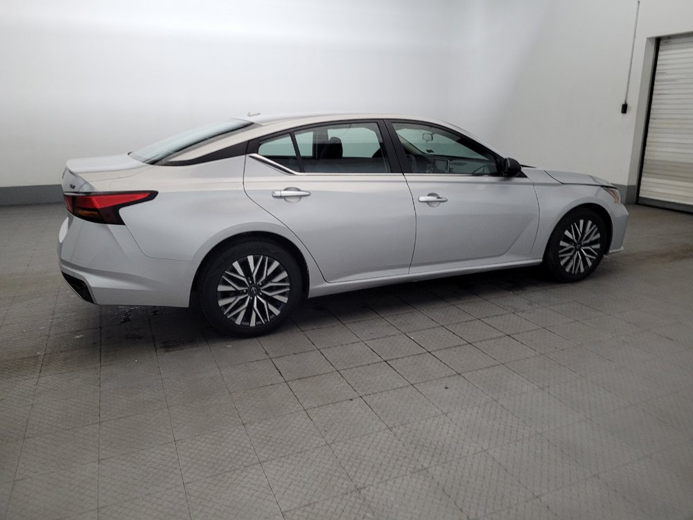 Used 2024 Nissan Altima 2.5 SV FWD image 10
