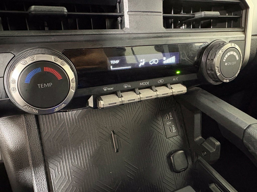 Used 2025 Toyota 4Runner SR5 AWD/4WD image 30