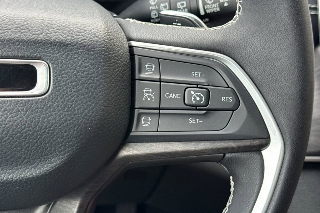 Used 2023 Jeep Grand Cherokee L Limited RWD image 32