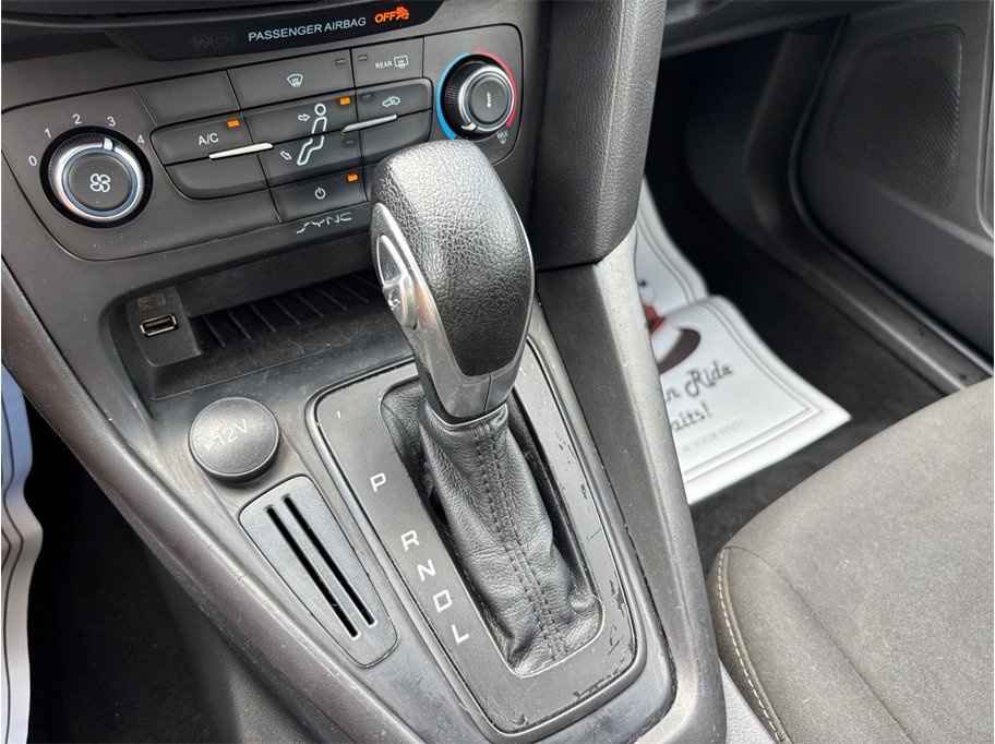 Used 2018 Ford Focus SE w/ SE Appearance Package FWD image 25