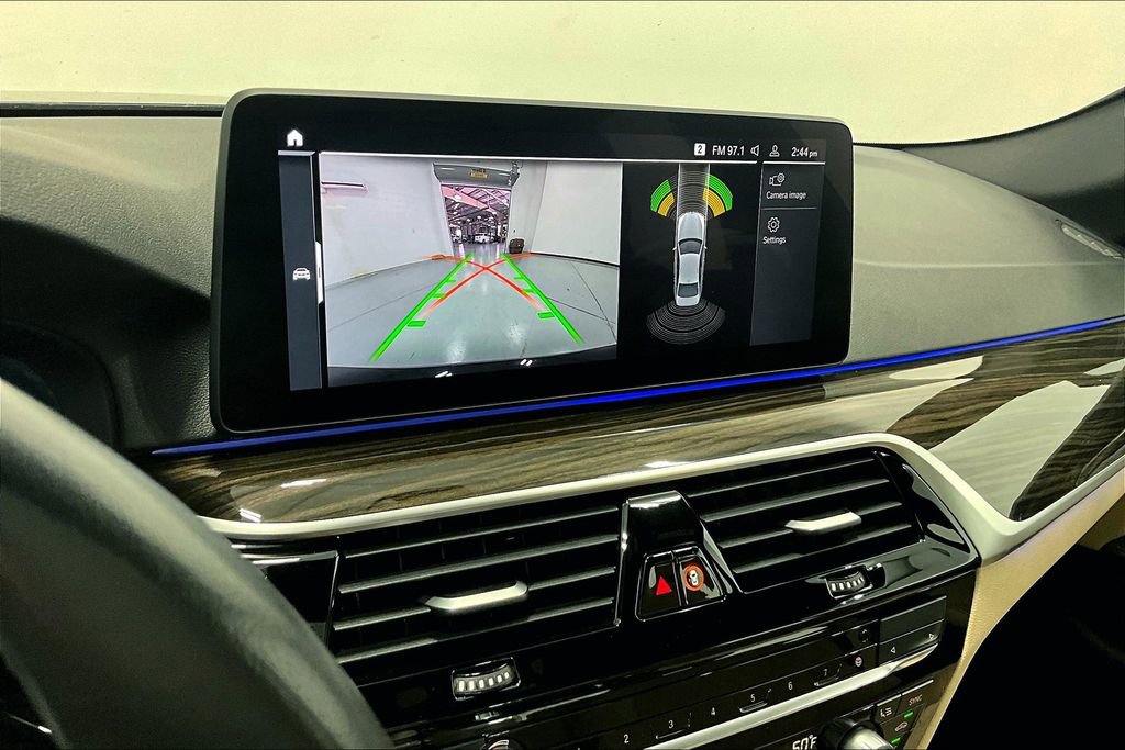 Used 2023 BMW 530i w/ Premium Package image 30