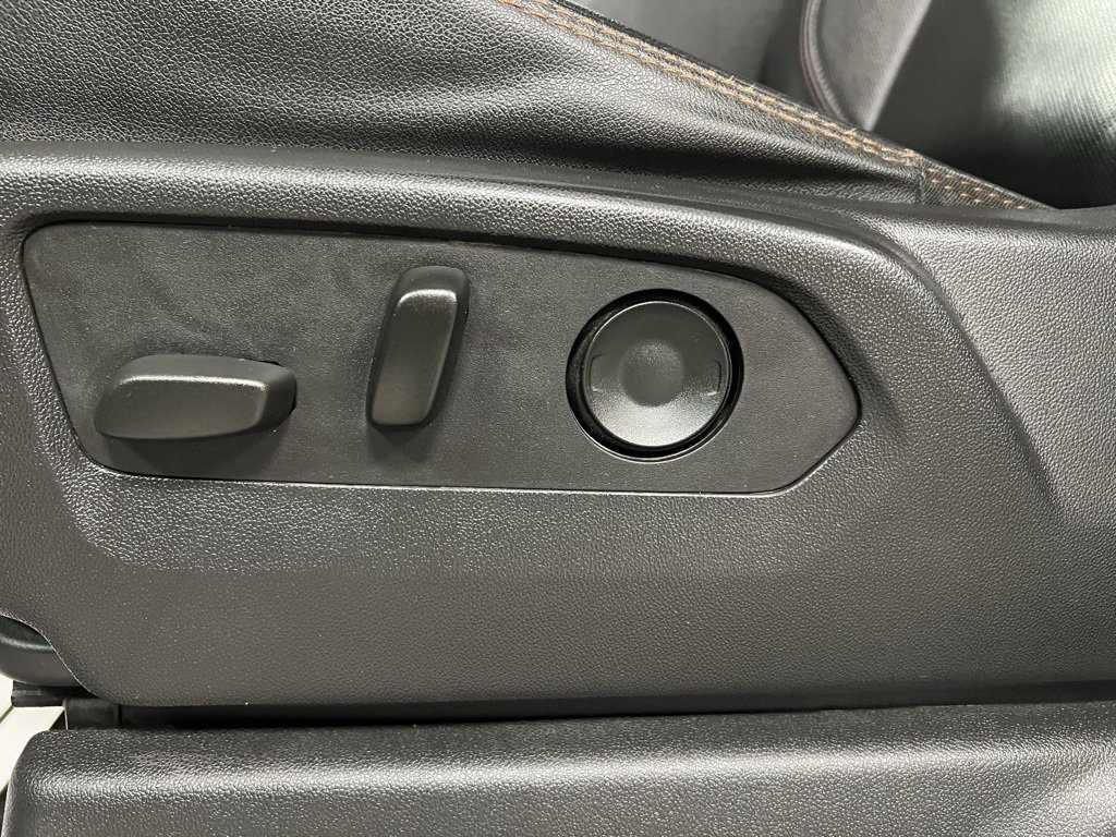 Used 2024 GMC Sierra 2500 AT4 w/ Technology Package image 28