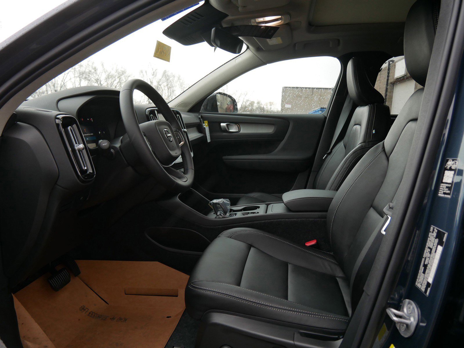 New 2026 Volvo XC40 B5 Core w/ Climate Package AWD/4WD image 5