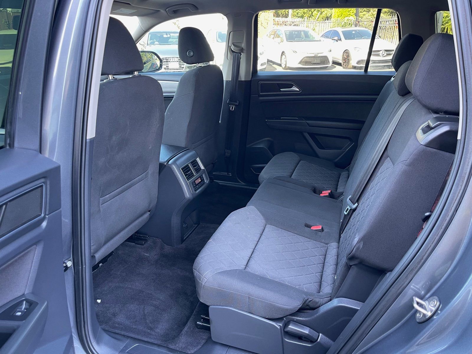 Used 2018 Volkswagen Atlas Launch Edition FWD image 14