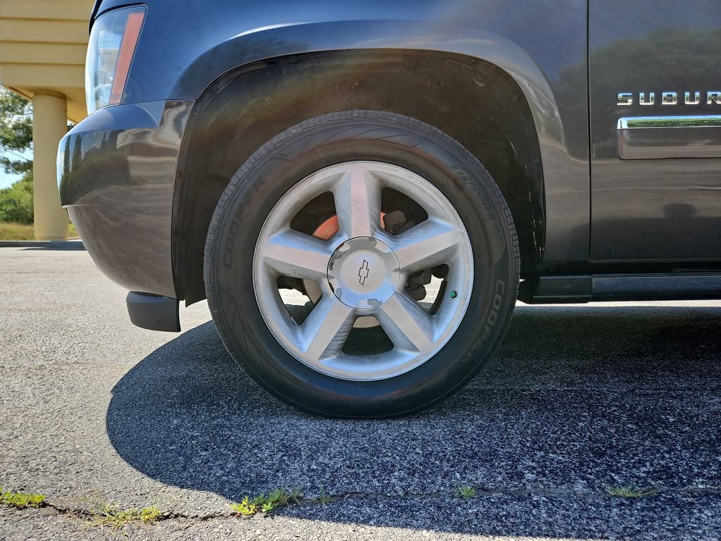 Used 2010 Chevrolet Suburban LTZ AWD/4WD image 27