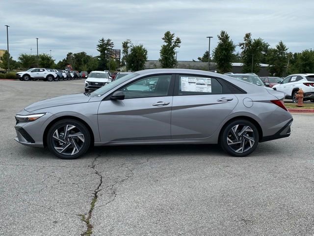 New 2025 Hyundai Elantra SEL FWD image 4
