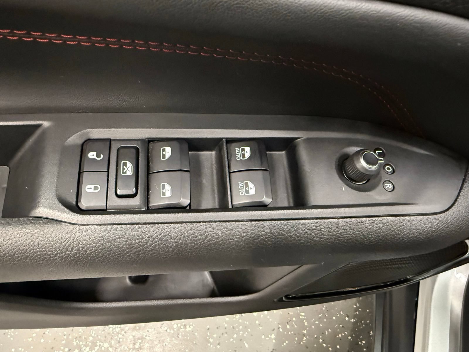 Used 2025 Jeep Compass Trailhawk AWD/4WD image 10