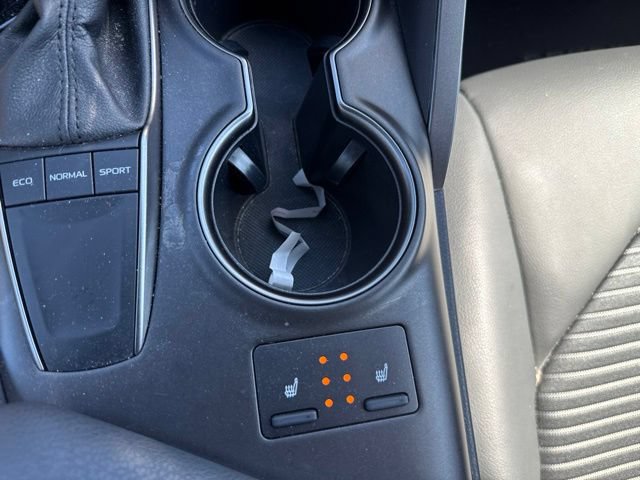 Used 2023 Toyota Camry SE w/ Cold Weather Package FWD image 21