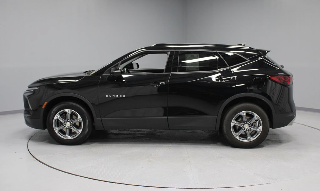 Used 2023 Chevrolet Blazer LT w/ Sound & Technology Package FWD image 7