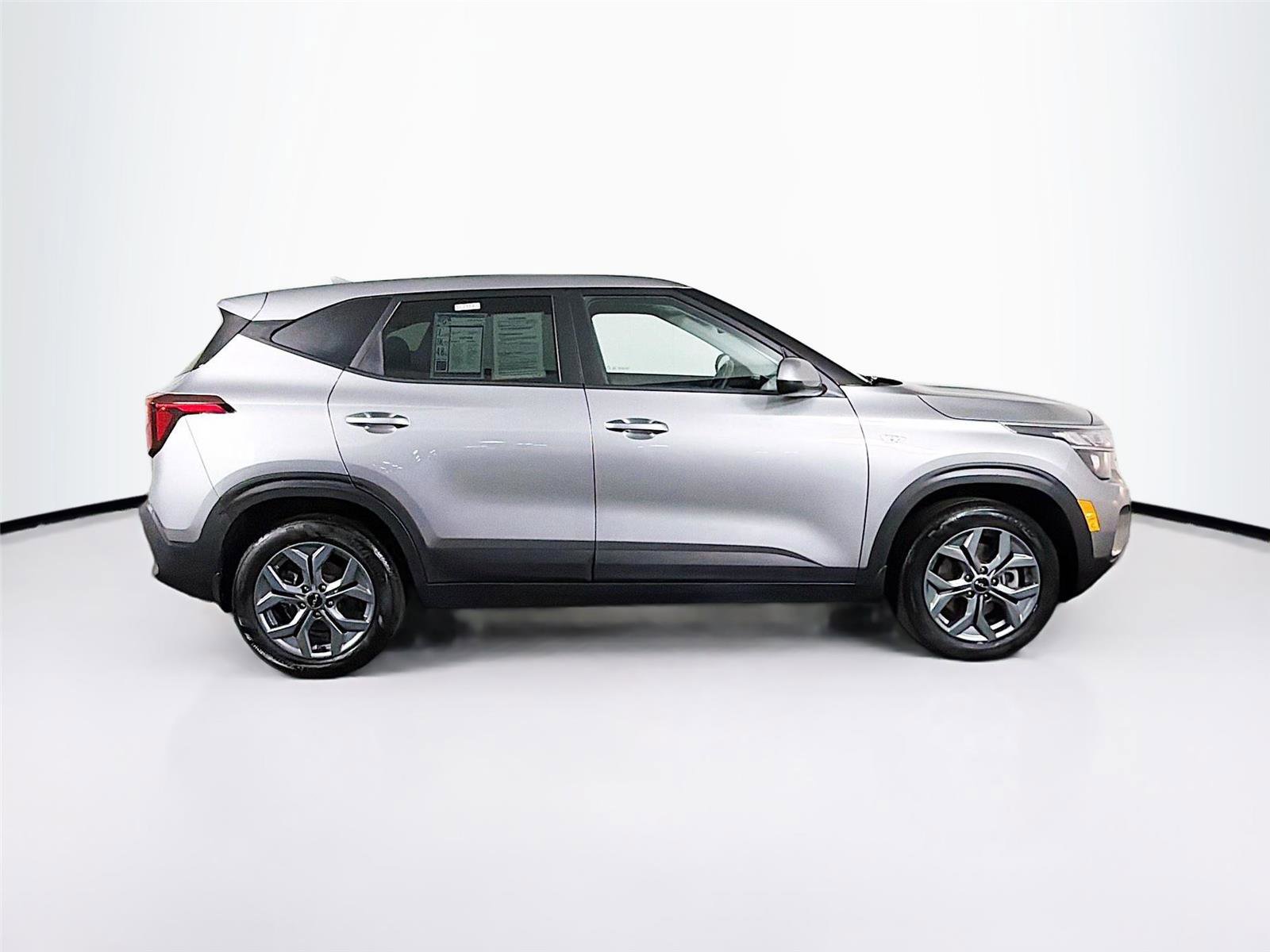 Used 2025 Kia Seltos LX image 8