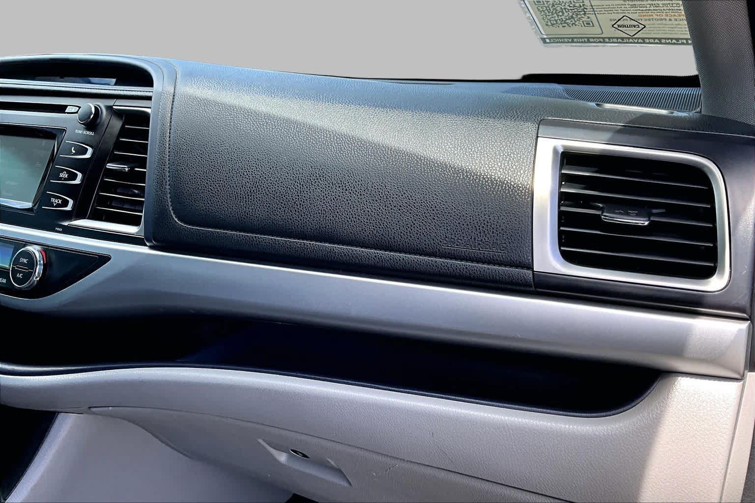 Used 2015 Toyota Highlander Plus FWD image 17