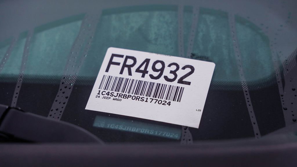 Certified 2024 Jeep Wagoneer L Series II w/ Flexible Seating Group image 29