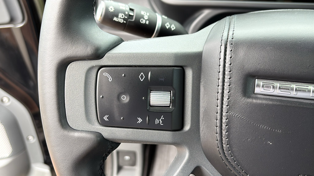 Certified 2023 Land Rover Defender 130 X-Dynamic SE AWD/4WD image 13