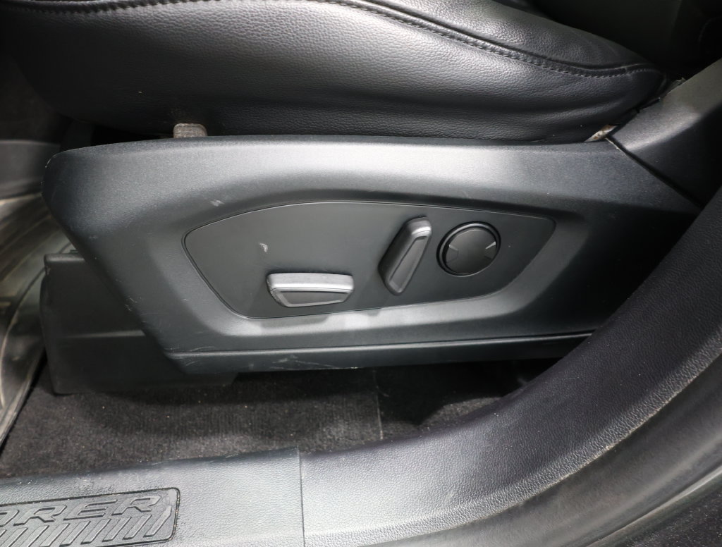 Used 2020 Ford Explorer XLT w/ Equipment Group 202A AWD/4WD image 14