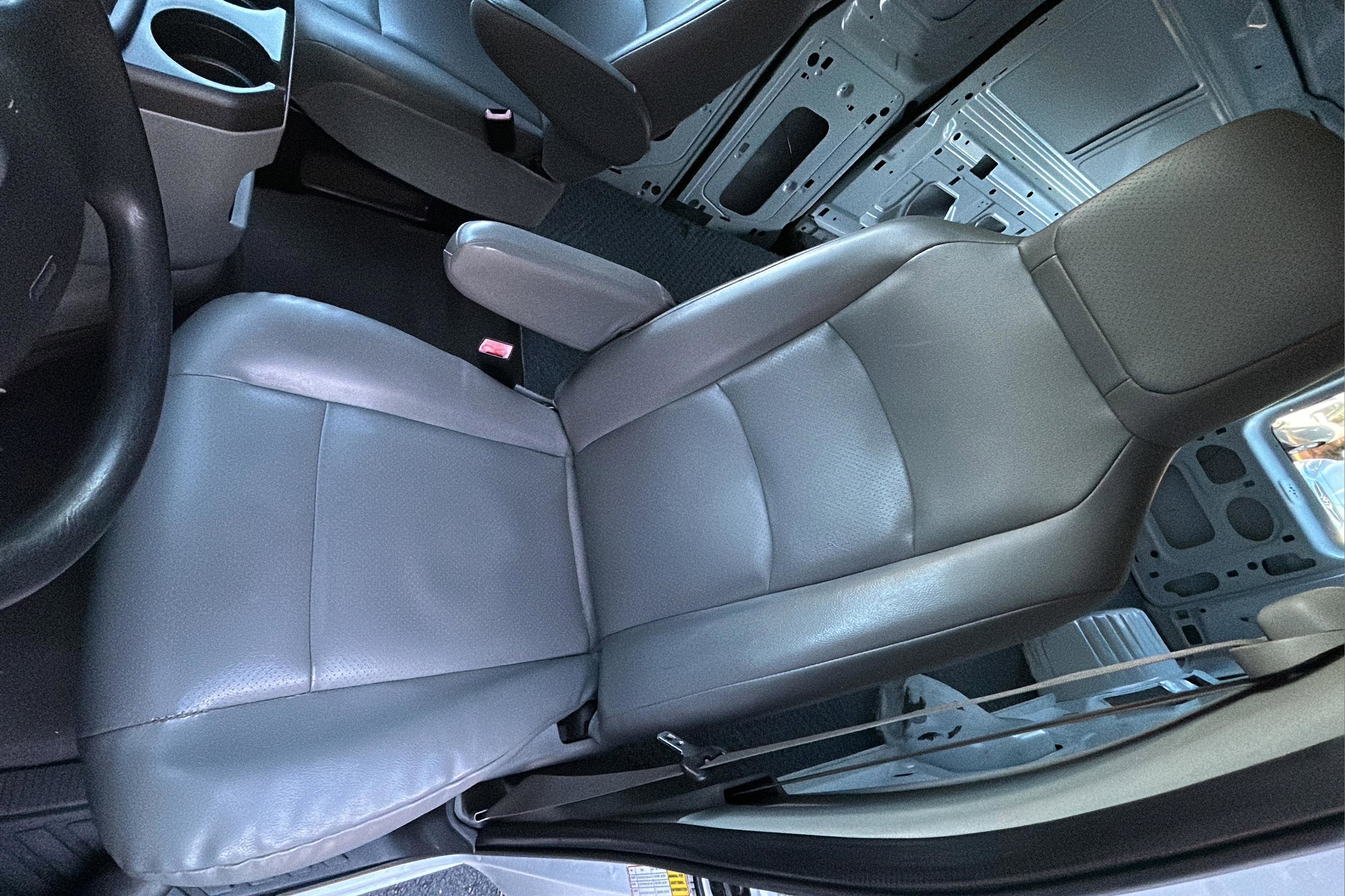 Used 2014 Ford E-250 and Econoline 250 w/ Power Group image 16