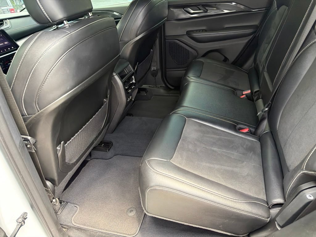 Used 2023 Jeep Grand Cherokee Altitude AWD/4WD image 33