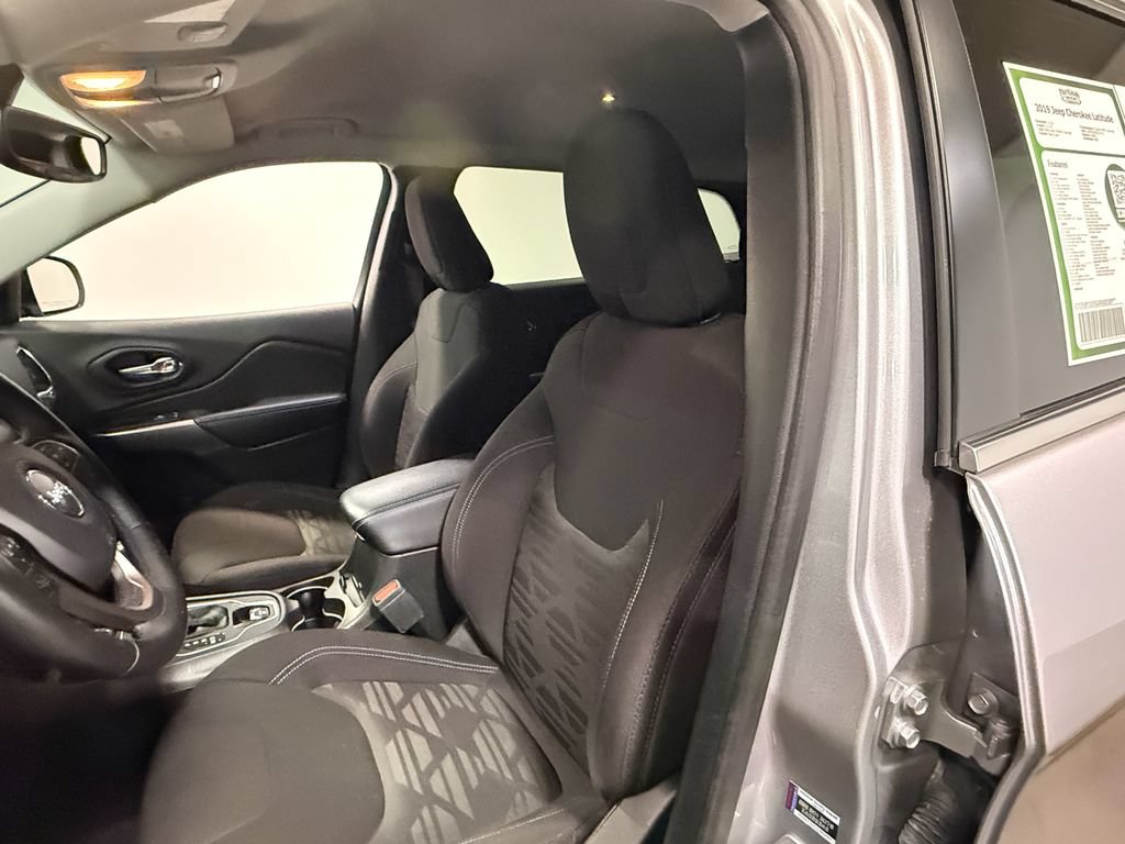 Used 2019 Jeep Cherokee Latitude w/ Comfort & Convenience Group AWD/4WD image 58
