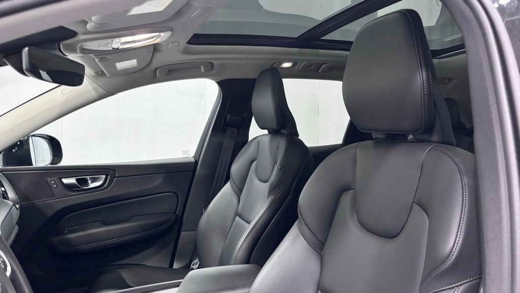 Certified 2025 Volvo XC60 B5 Core AWD/4WD image 12