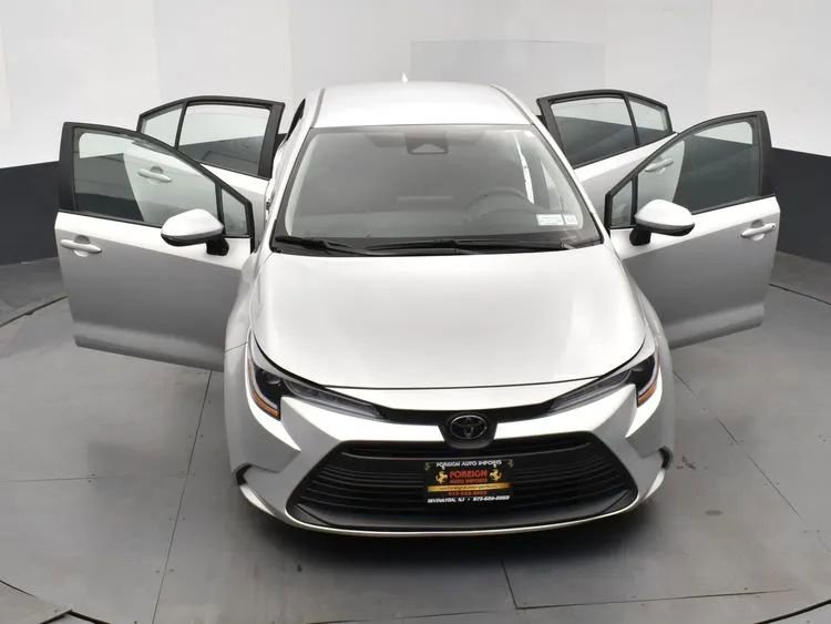 Used 2025 Toyota Corolla LE image 10