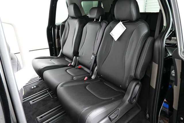 New 2026 Kia Carnival LXS image 12