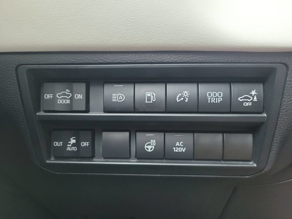 Used 2022 Toyota Tundra Capstone AWD/4WD image 37