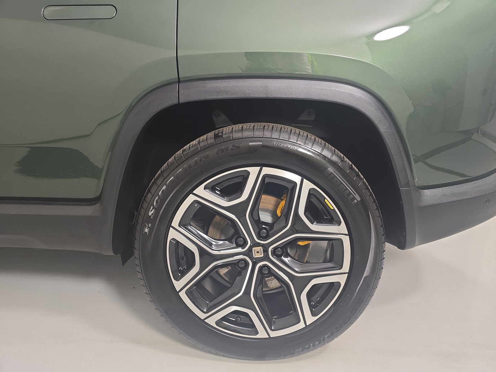 Used 2024 Rivian R1S Adventure AWD/4WD image 10