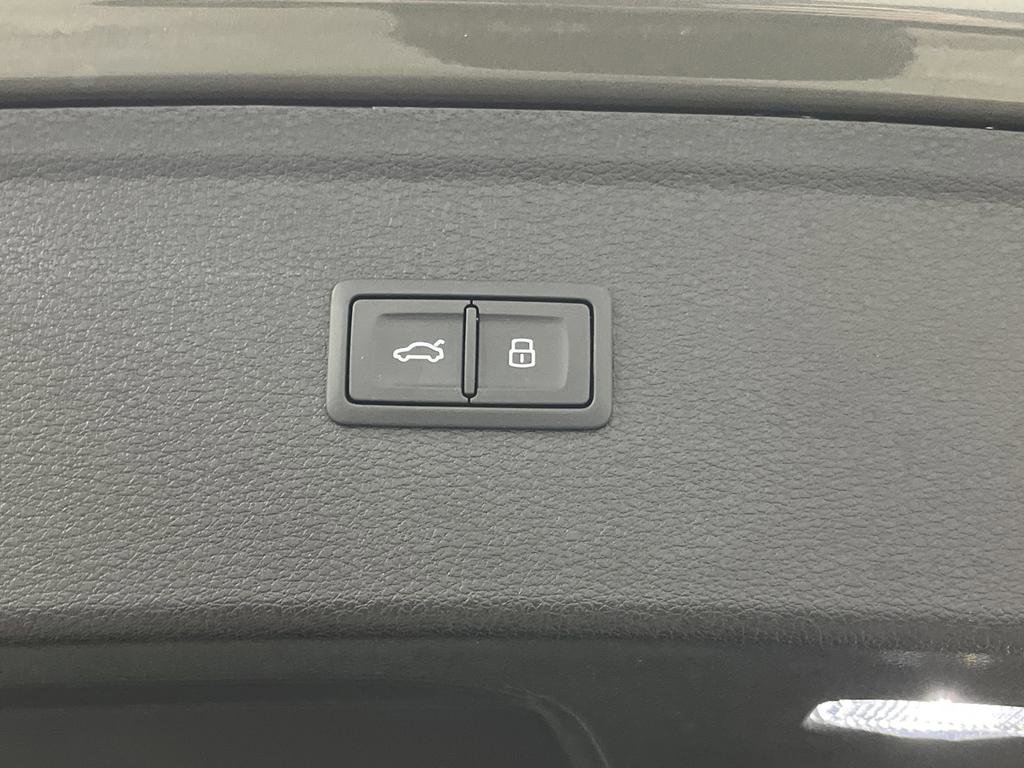 Used 2023 Audi Q5 2.0T Premium w/ Convenience Package image 14