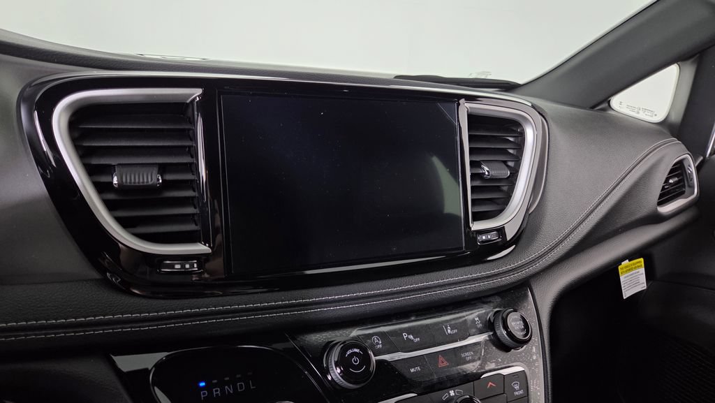 New 2027 Chrysler Pacifica Select AWD/4WD image 23