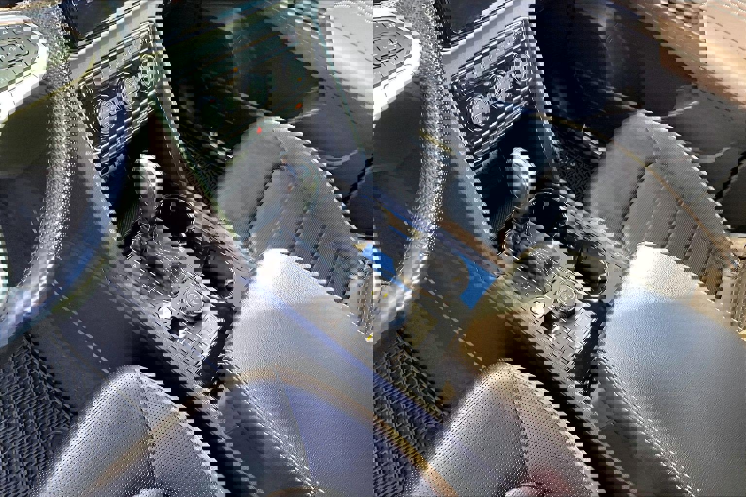 Certified 2022 Volkswagen Atlas SEL Premium image 17