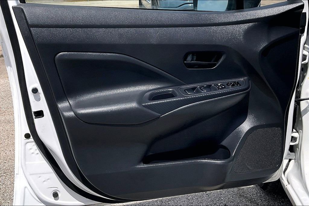Used 2023 Nissan Versa S FWD image 17