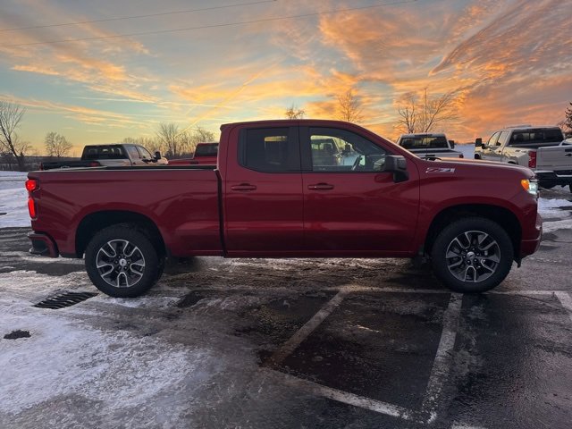 Used 2022 Chevrolet Silverado 1500 RST image 2