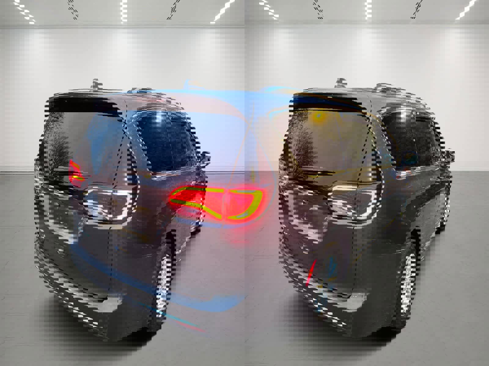 Used 2019 Chrysler Pacifica Touring-L image 6