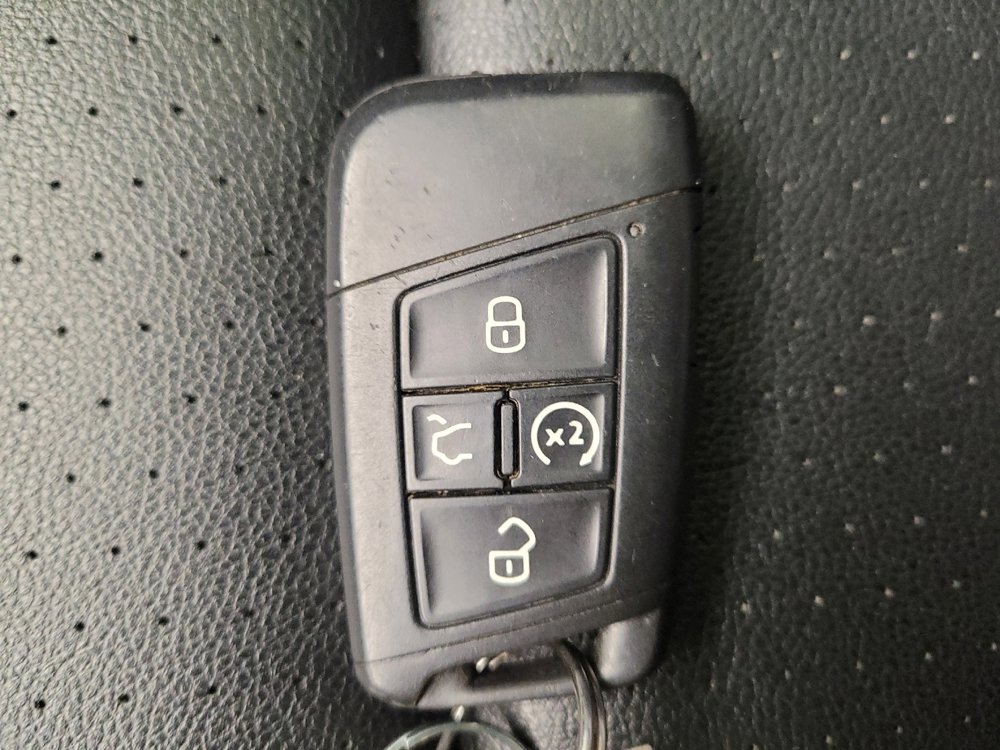 Used 2021 Volkswagen Atlas Cross Sport SEL R-Line image 32