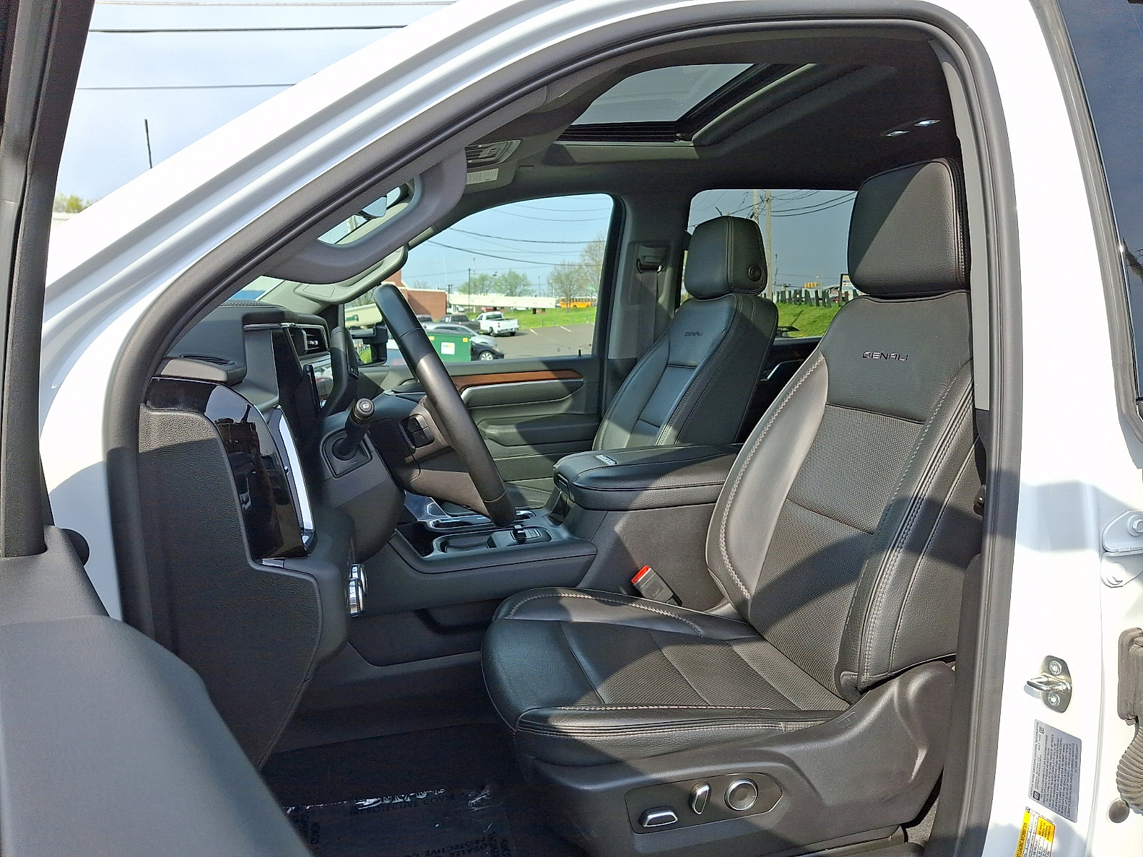 Used 2024 GMC Sierra 2500 Denali w/ Denali Reserve Package AWD/4WD image 13