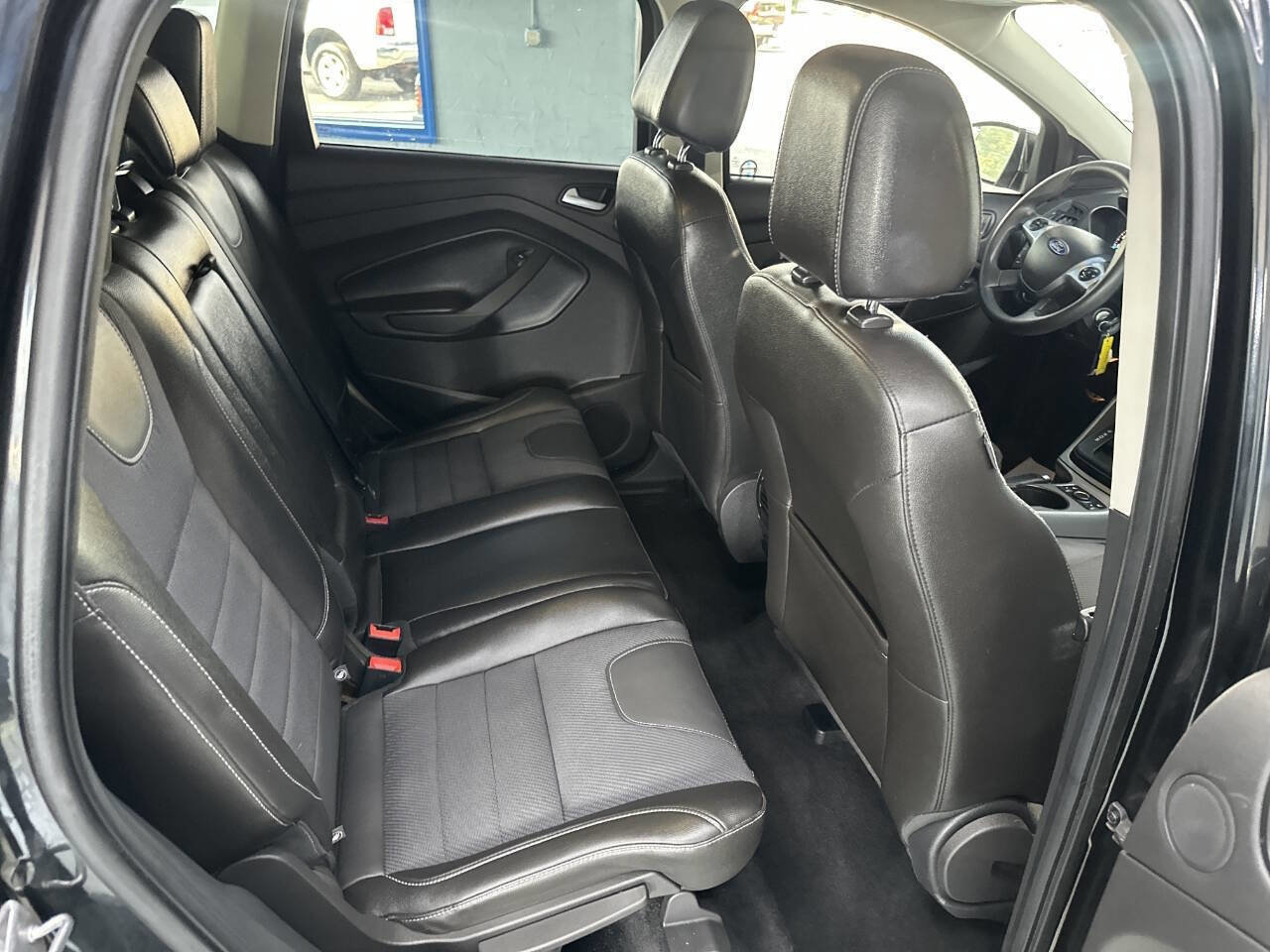 Used 2015 Ford Escape SE w/ SE Chrome Package image 19